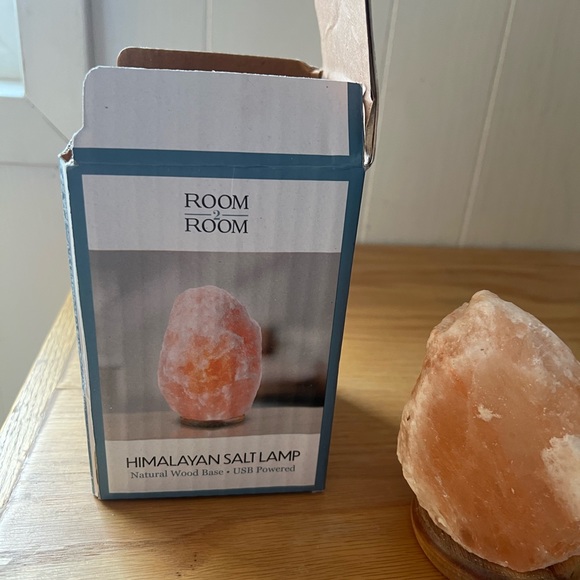 NIB New Room 2 Room Natural Himalayan Salt Lamp
Natural Wood Base - USB Powered - Picture 6 of 17